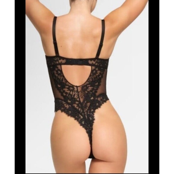 NWT SKIMS FEMME LACE BALCONETTE BODYSUIT SIZE XS - Picture 3 of 3
